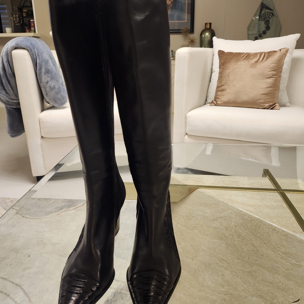 Sleek Black Heeled Boots for Women